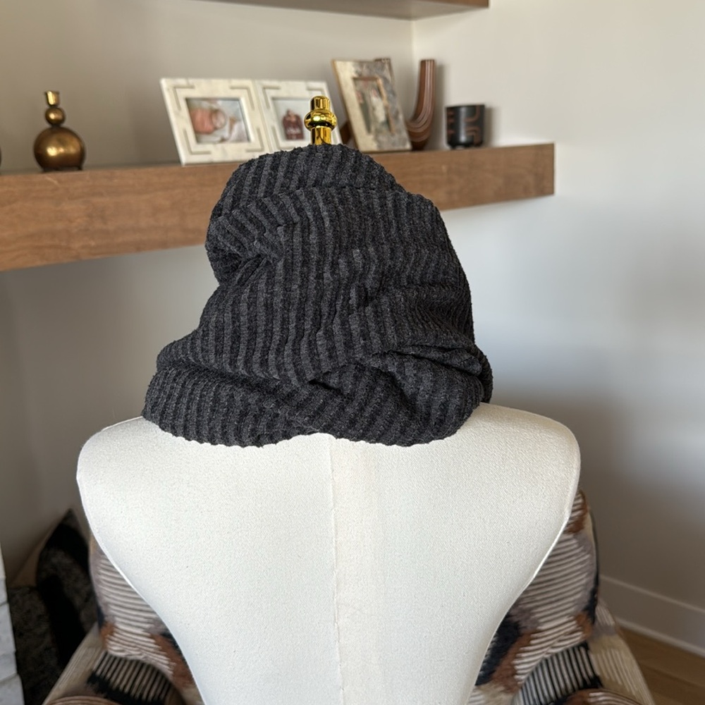 Ribbed Infinity Scarf - Picture 4 of 6